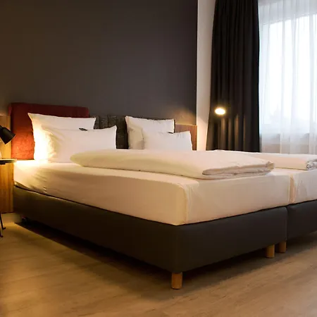 Am Schlosstheater 4*