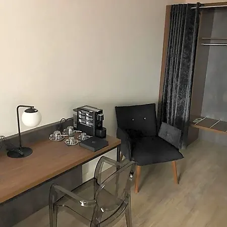 Am Schlosstheater לינה וארוחת בוקר