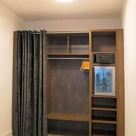 לינה וארוחת בוקר Am Schlosstheater פולדה
