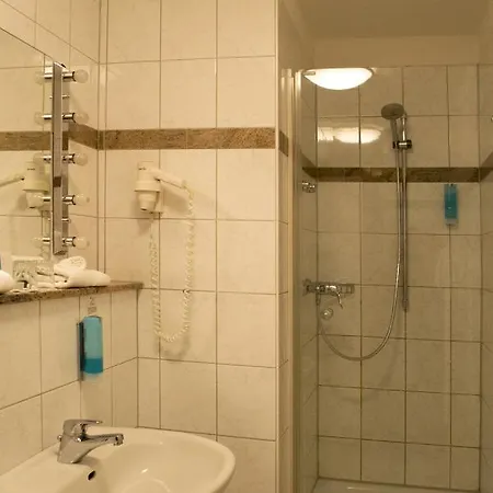 Frühstückspension Am Schlosstheater 3*