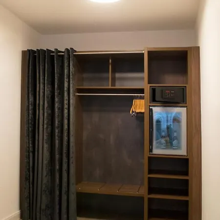 לינה וארוחת בוקר Am Schlosstheater