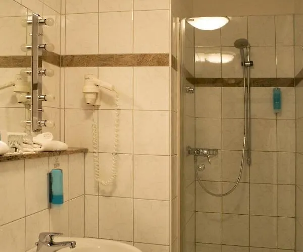 Frühstückspension Am Schlosstheater 4*